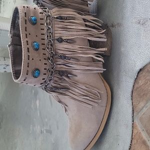 Not Rated size 8 tan boots